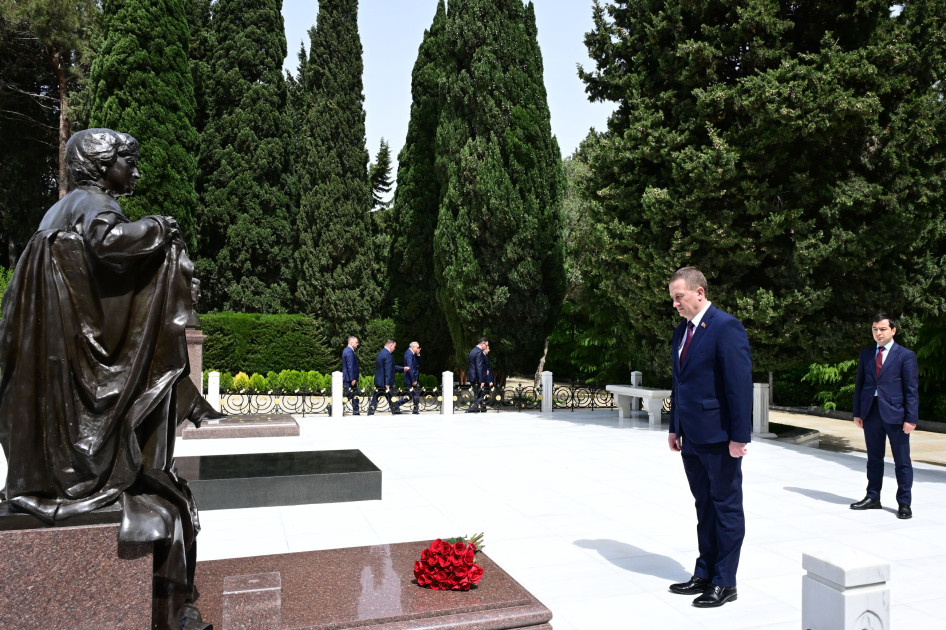 Belarusun Baş naziri Fəxri xiyabanı ziyarət edib<font color=red> - FOTOLAR</font>