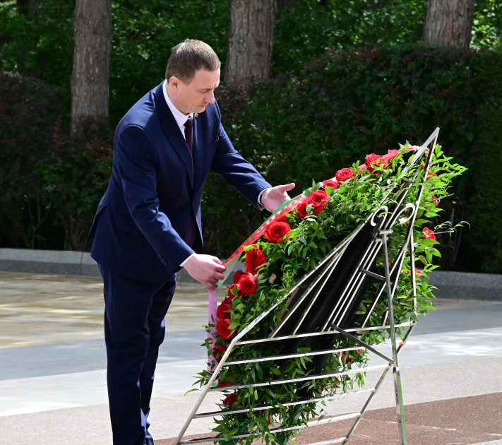 Belarusun Baş naziri Fəxri xiyabanı ziyarət edib<font color=red> - FOTOLAR</font>