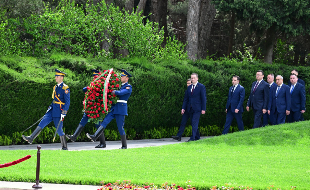 Belarusun Baş naziri Fəxri xiyabanı ziyarət edib<font color=red> - FOTOLAR</font>