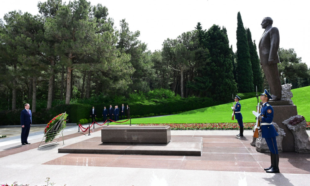 Belarusun Baş naziri Fəxri xiyabanı ziyarət edib<font color=red> - FOTOLAR</font>