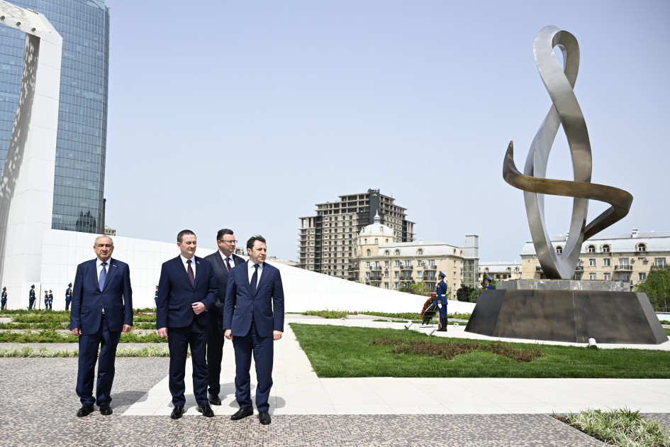 Aleksandr Turçin Zəfər parkını ziyarət edib<font color=red> - FOTOLAR</font>