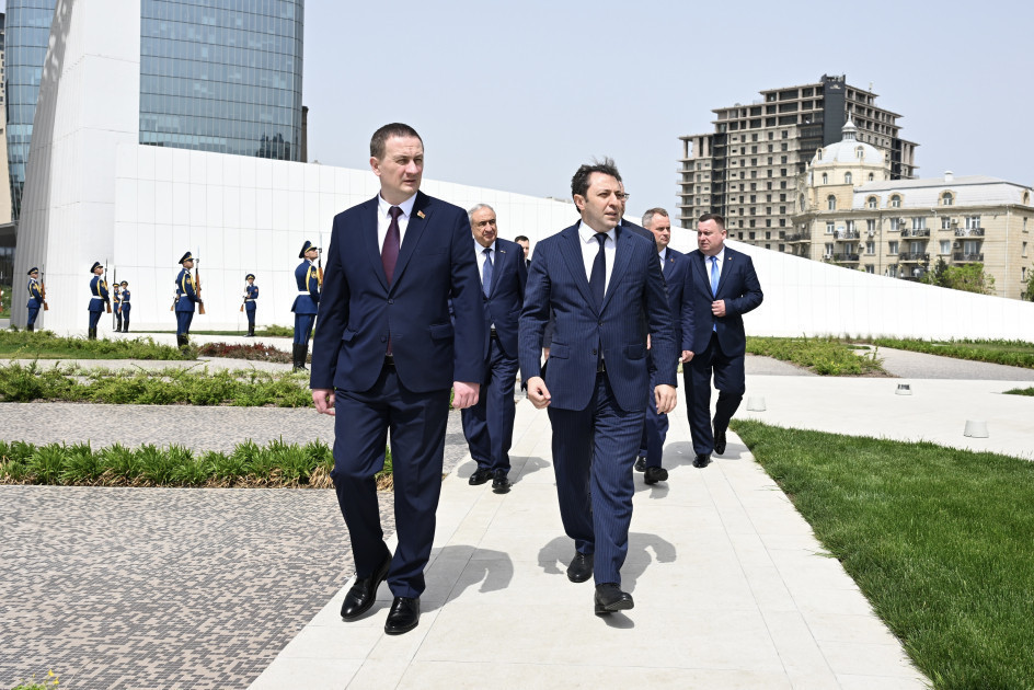 Aleksandr Turçin Zəfər parkını ziyarət edib<font color=red> - FOTOLAR</font>