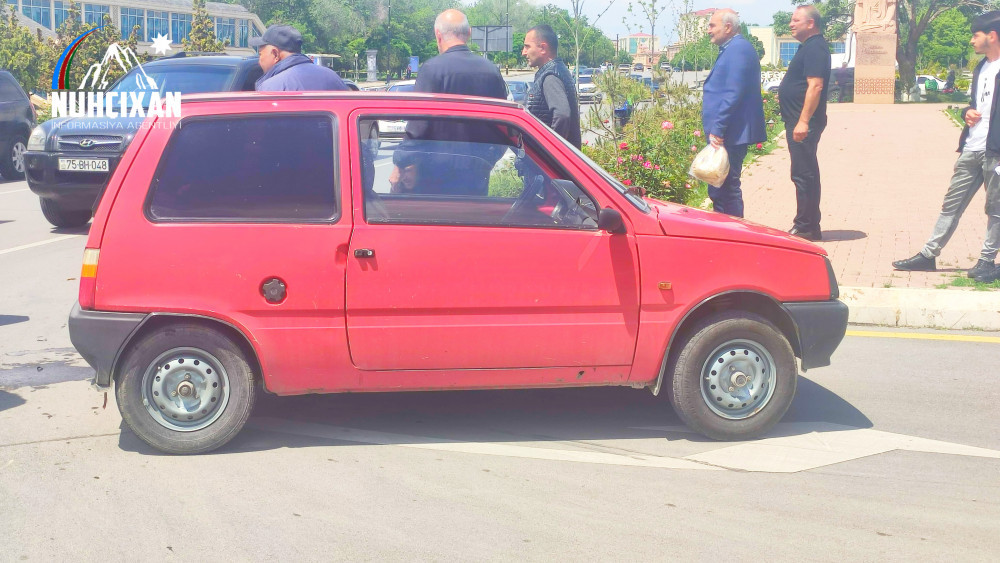 Naxçıvan şəhərində avtomobillə motosiklet toqquşub, xəsarət alan var<font color=red> - FOTOLAR</font>