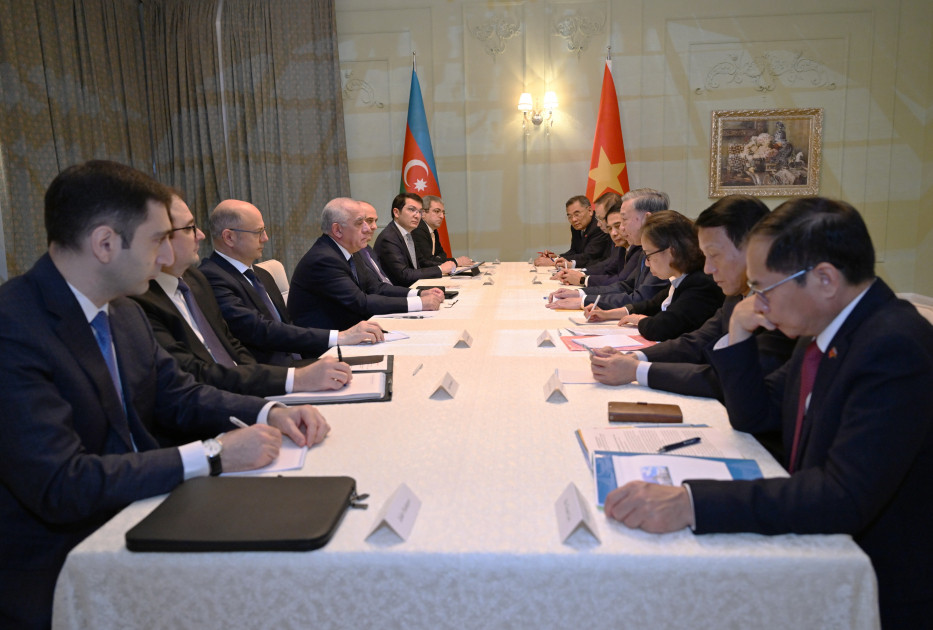 Baş nazir Əli Əsədov Vyetnam Kommunist Partiyasının Mərkəzi Komitəsinin Baş katibi To Lam ilə görüşüb<font color=red> - FOTOLAR</font>