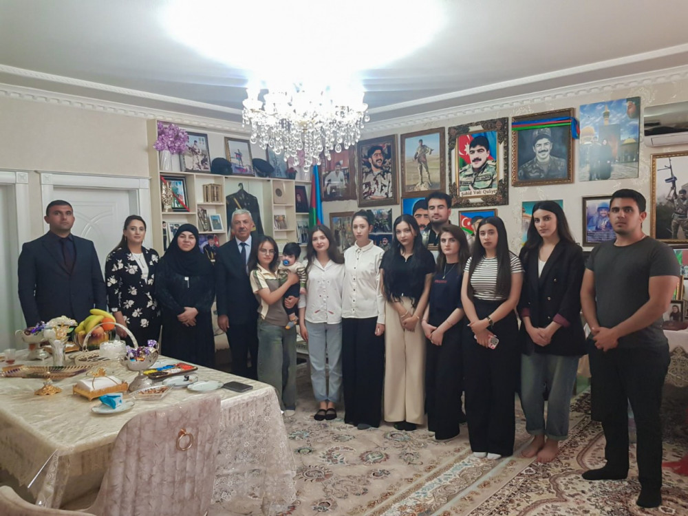 Gənclər şəhid ailələrini ziyarət edib<font color=red> - FOTOLAR</font>