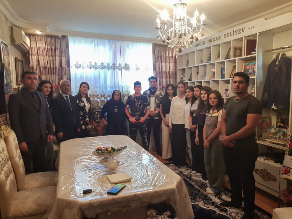 Gənclər şəhid ailələrini ziyarət edib<font color=red> - FOTOLAR</font>