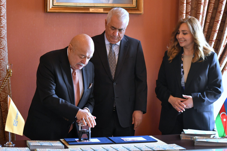 Əcəmi Naxçıvaninin 900 illik yubileyinə həsr olunmuş poçt markasının təqdimatı keçirilib <font color=red> - FOTOLAR</font>