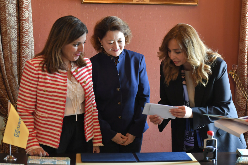 Əcəmi Naxçıvaninin 900 illik yubileyinə həsr olunmuş poçt markasının təqdimatı keçirilib <font color=red> - FOTOLAR</font>