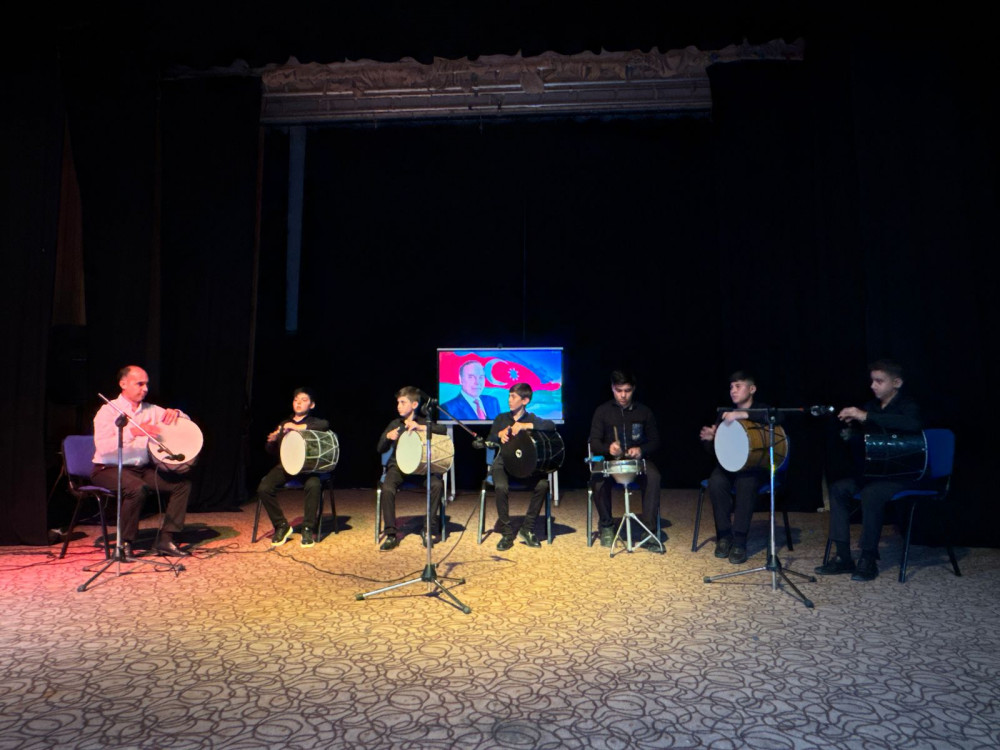 Ümummilli lider  Heydər  Əliyevin anadan olmasının 102-ci ildönümünə  həsr  olunmuş  “Sən Elə Bir Zirvəsən”  adlı konsert proqramı təşkil olunub<font color=red> - FOTOLAR</font>