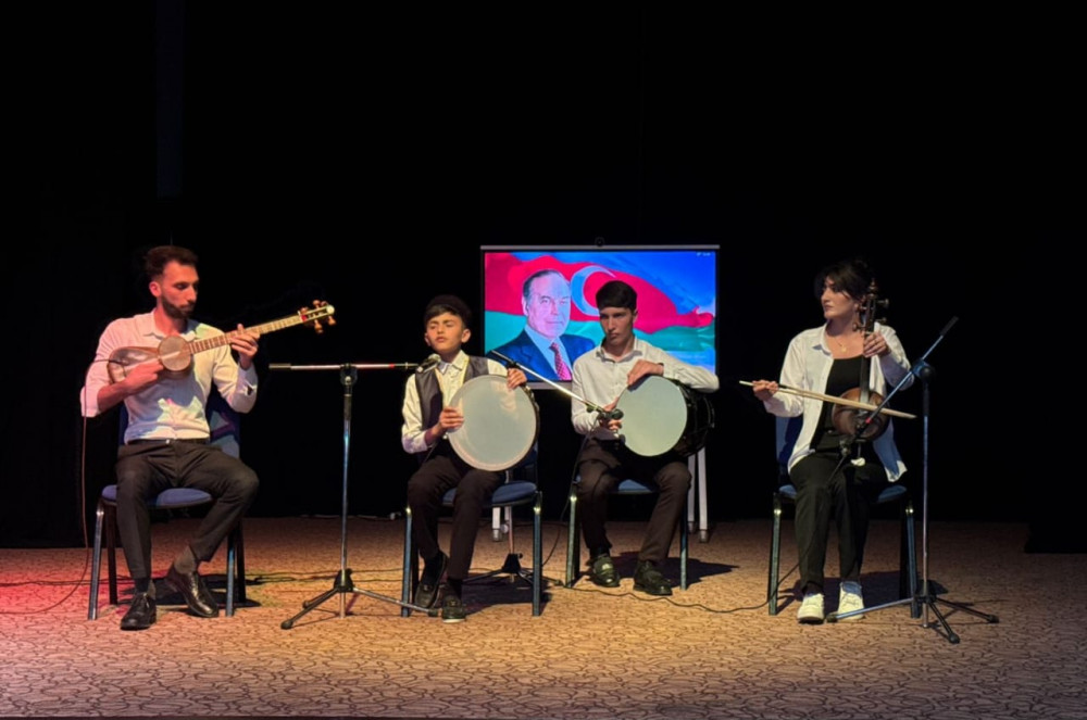 Ümummilli lider  Heydər  Əliyevin anadan olmasının 102-ci ildönümünə  həsr  olunmuş  “Sən Elə Bir Zirvəsən”  adlı konsert proqramı təşkil olunub<font color=red> - FOTOLAR</font>