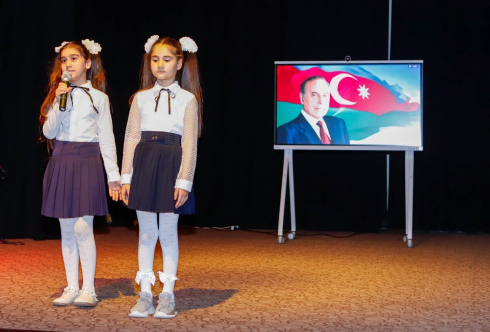 Ümummilli lider  Heydər  Əliyevin anadan olmasının 102-ci ildönümünə  həsr  olunmuş  “Sən Elə Bir Zirvəsən”  adlı konsert proqramı təşkil olunub<font color=red> - FOTOLAR</font>