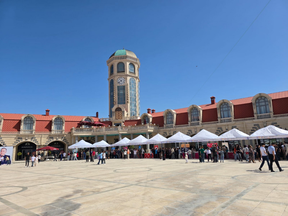 Naxçıvanda “BOOKFEST” kitab sərgisi keçirilir<font color=red> - FOTOLAR</font>
