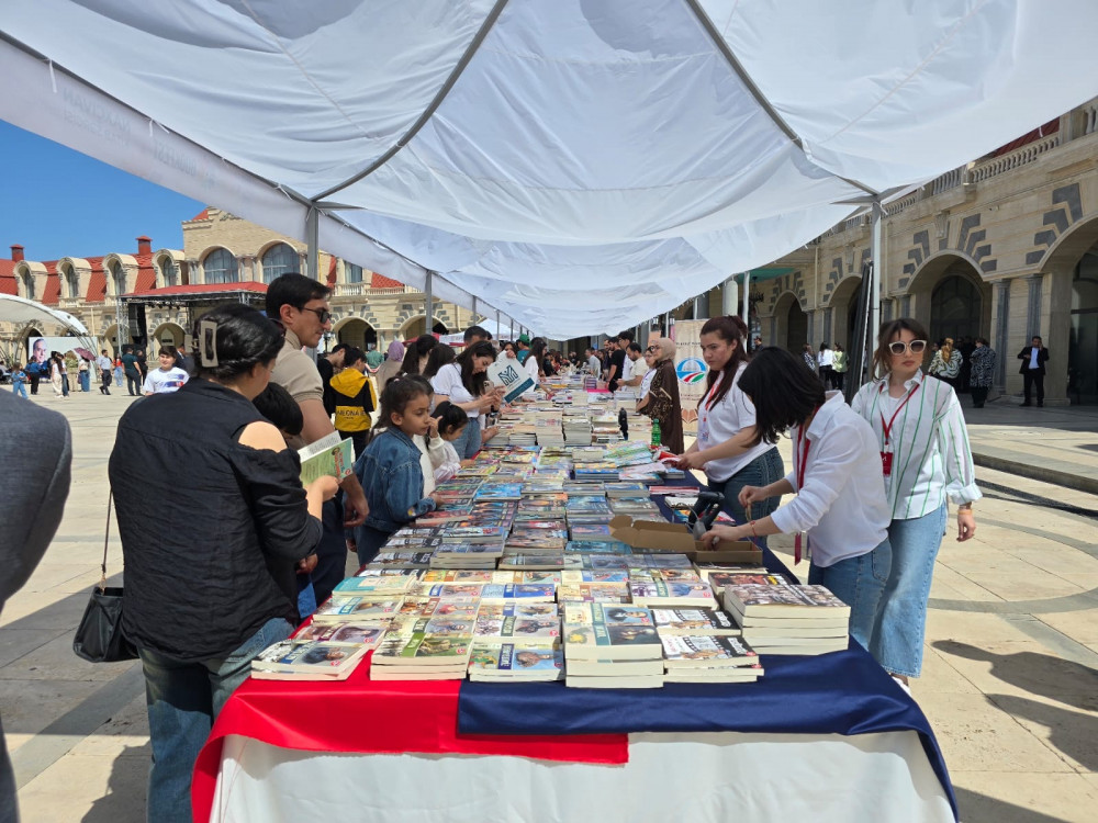 Naxçıvanda “BOOKFEST” kitab sərgisi keçirilir<font color=red> - FOTOLAR</font>