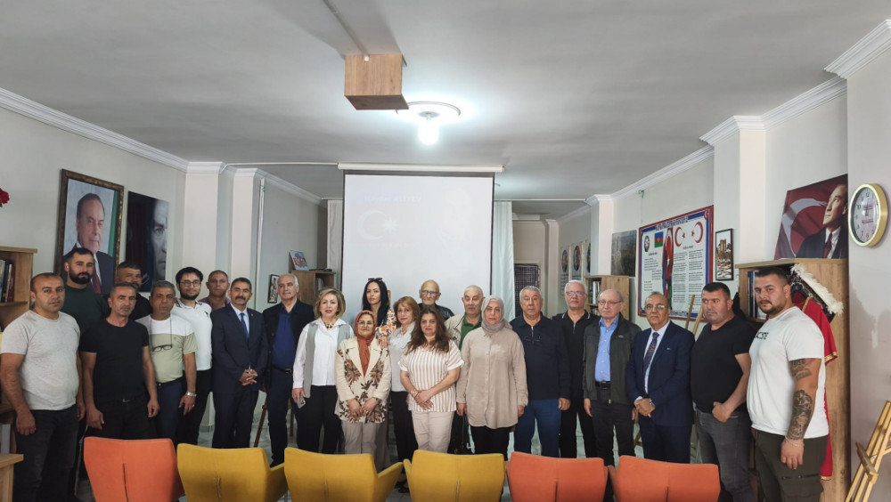 Türkiyənin İğdır şəhərində Heydər Əliyevin əziz xatirəsi ehtiramla anılıb<font color=red> - FOTOLAR</font>