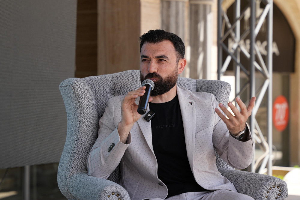 Oxucunu axtaran nəşriyyat “Qədim Qala” və Rövşən Abdullaoğlunun uğuru<font color=red> - FOTOLAR</font>