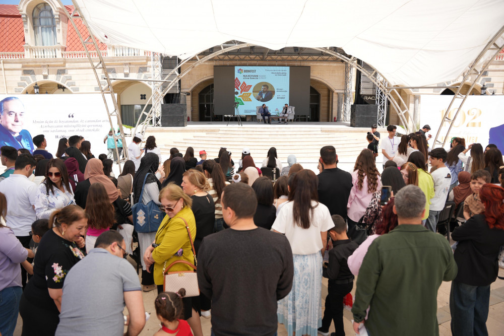 Oxucunu axtaran nəşriyyat “Qədim Qala” və Rövşən Abdullaoğlunun uğuru<font color=red> - FOTOLAR</font>