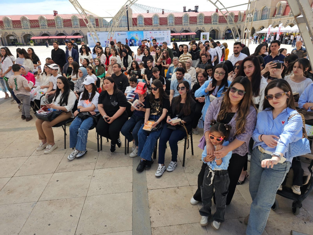 Oxucunu axtaran nəşriyyat “Qədim Qala” və Rövşən Abdullaoğlunun uğuru<font color=red> - FOTOLAR</font>