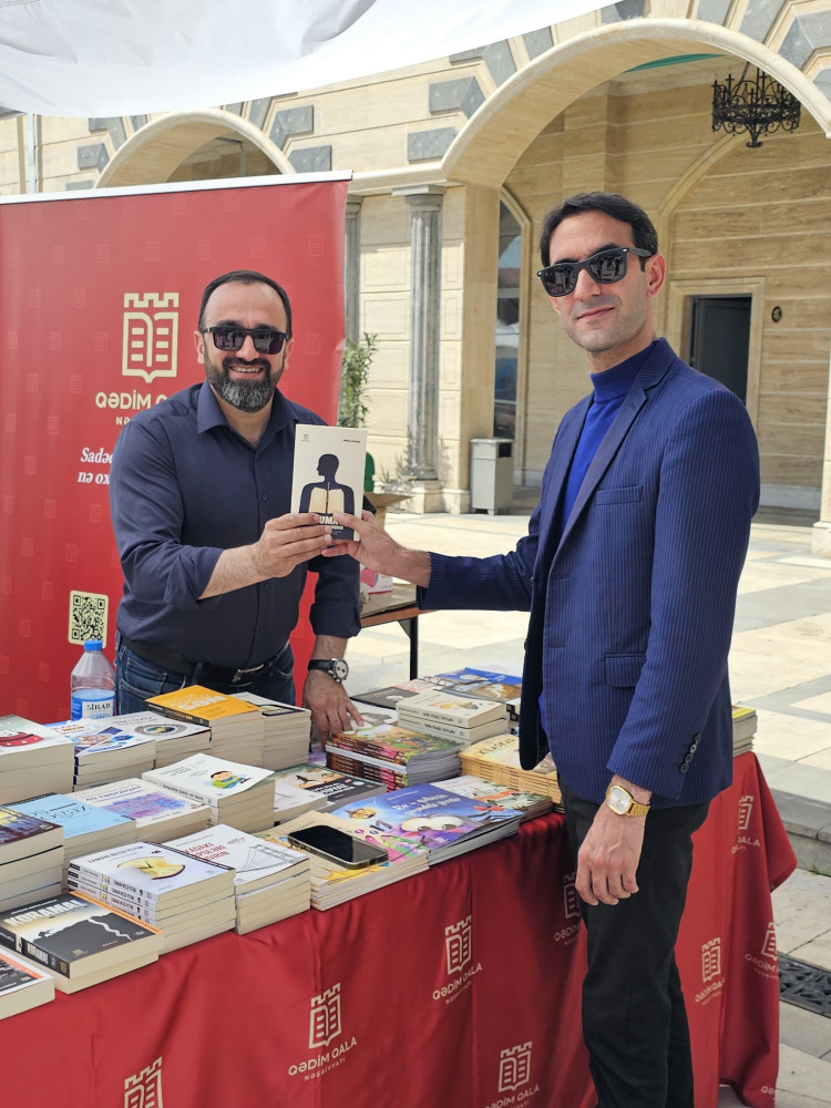 Oxucunu axtaran nəşriyyat “Qədim Qala” və Rövşən Abdullaoğlunun uğuru<font color=red> - FOTOLAR</font>