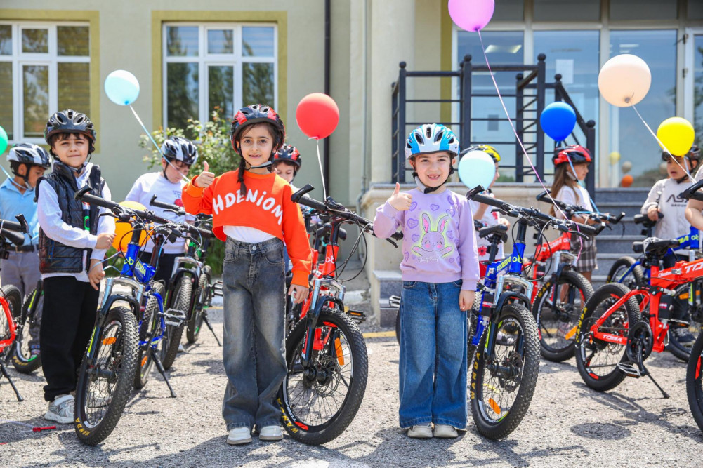 Leyla Əliyevanın təşəbbüsü ilə 200 uşaq və yeniyetməyə velosiped hədiyyə olunub<font color=red> - FOTOLAR</font>