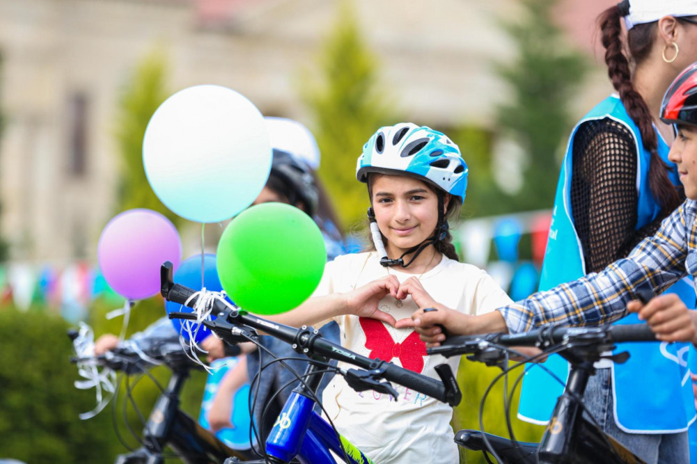 Leyla Əliyevanın təşəbbüsü ilə 200 uşaq və yeniyetməyə velosiped hədiyyə olunub<font color=red> - FOTOLAR</font>