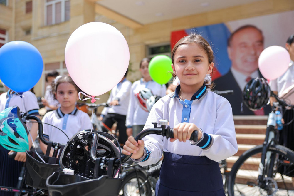 Leyla Əliyevanın təşəbbüsü ilə 200 uşaq və yeniyetməyə velosiped hədiyyə olunub<font color=red> - FOTOLAR</font>