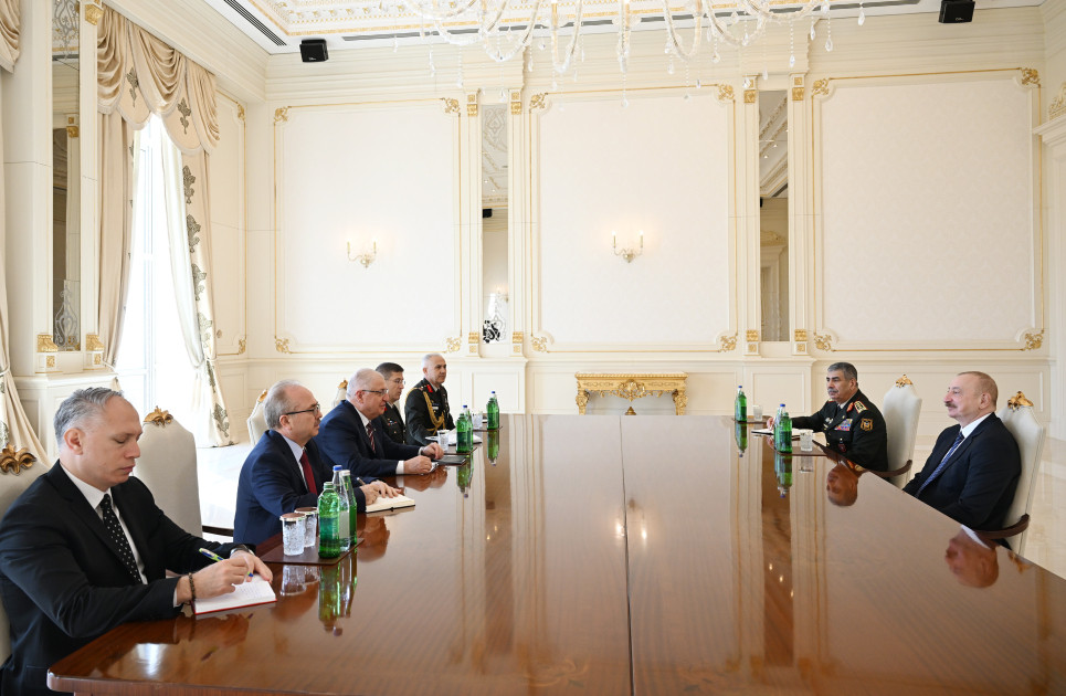 Azərbaycan Prezidenti İlham Əliyev Türkiyənin milli müdafiə nazirini qəbul edib<font color=red> - FOTOLAR</font>