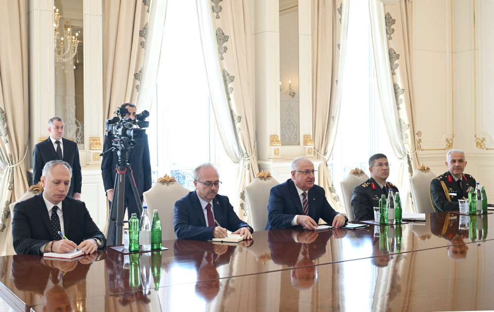 Azərbaycan Prezidenti İlham Əliyev Türkiyənin milli müdafiə nazirini qəbul edib<font color=red> - FOTOLAR</font>