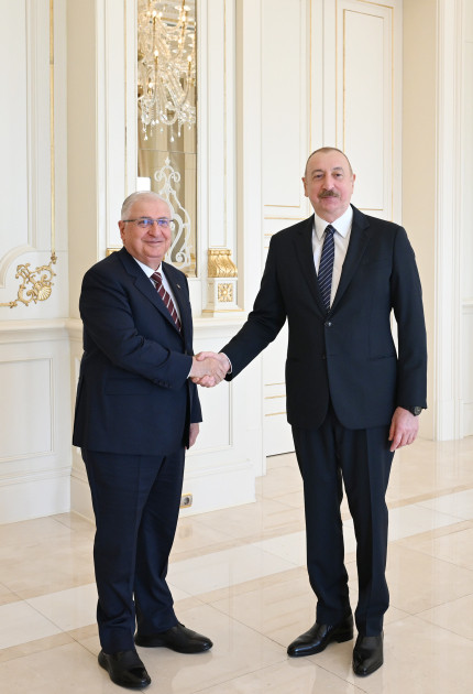 Azərbaycan Prezidenti İlham Əliyev Türkiyənin milli müdafiə nazirini qəbul edib<font color=red> - FOTOLAR</font>