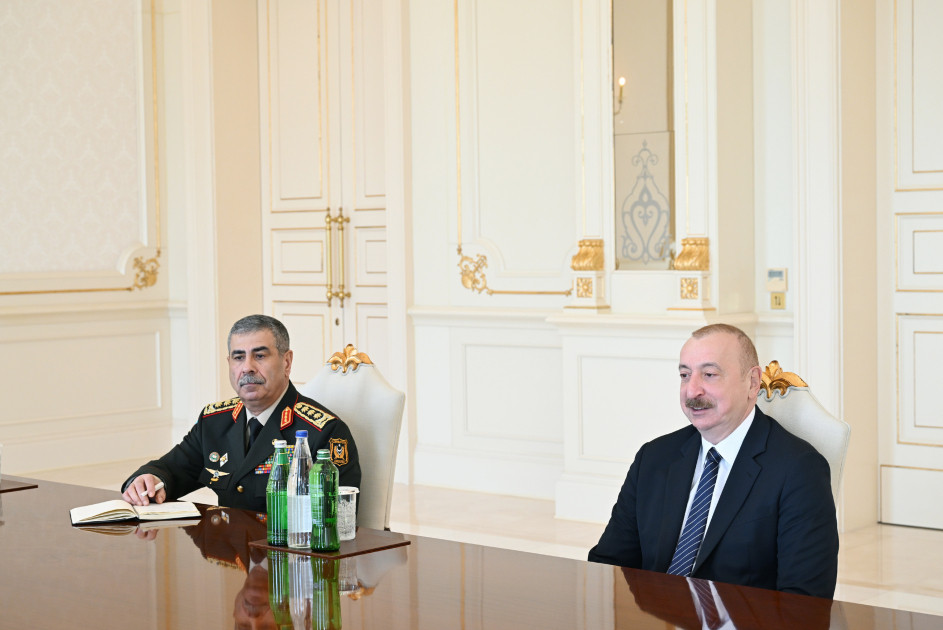 Azərbaycan Prezidenti İlham Əliyev Türkiyənin milli müdafiə nazirini qəbul edib<font color=red> - FOTOLAR</font>
