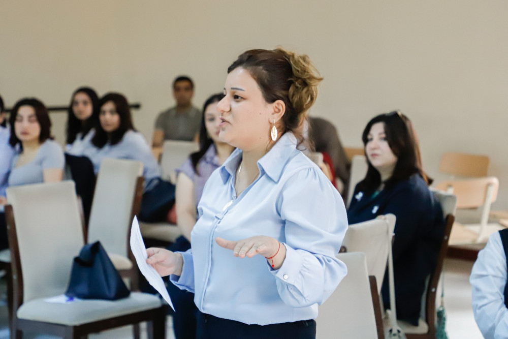 Gənclərə effektiv ünsiyyət metodları öyrədilib<font color=red> - FOTOLAR</font>