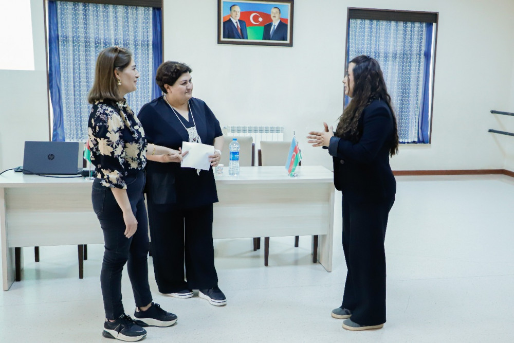 Gənclərə effektiv ünsiyyət metodları öyrədilib<font color=red> - FOTOLAR</font>