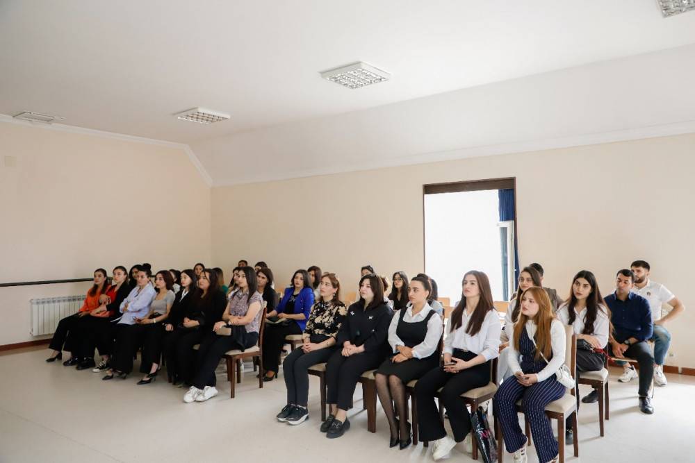 Gənclərə effektiv ünsiyyət metodları öyrədilib<font color=red> - FOTOLAR</font>