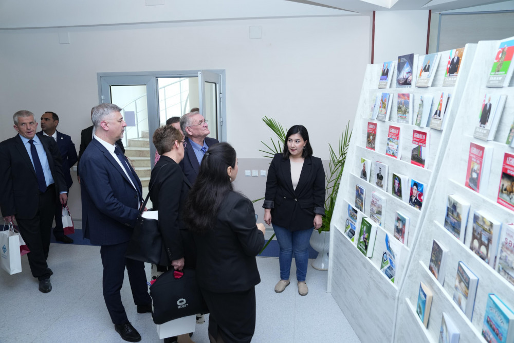 NDU-da Macarıstanın dünya şöhrətli yazıçısı və dövlət xadimi Şandor Lejakın kitablarının təqdimatı olub<font color=red> - FOTOLAR</font>