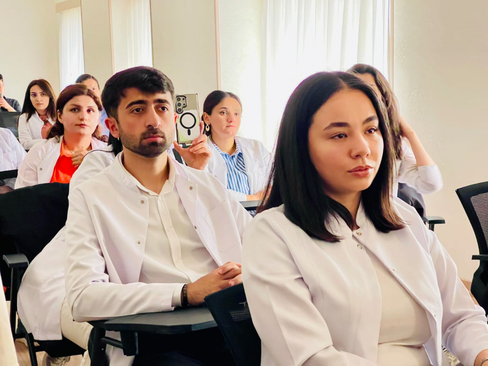 Naxçıvanda İlkin Səhiyyə Xidmətlərinin Keyfiyyətinin Artırılması Məqsədilə Tibbi Avadanlıqlarla Bağlı Təlimlərə  Start Verilib<font color=red> - FOTOLAR</font>