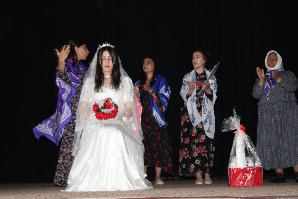 “Milli dəyərlərimiz folklorumuzda” adlı səhnəciklərin nümayişi müsabiqəsi keçirilib<font color=red> - FOTOLAR</font>