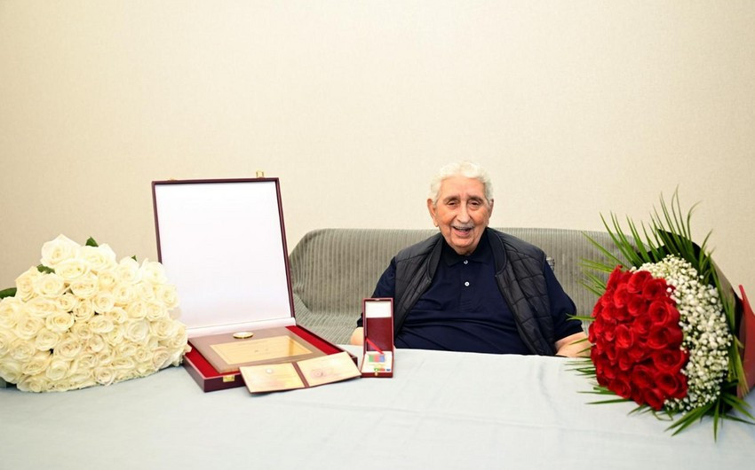 Xalq artisti Arif Babayevə Heydər Əliyev Mükafatı təqdim olunub<font color=red> - FOTOLAR</font>