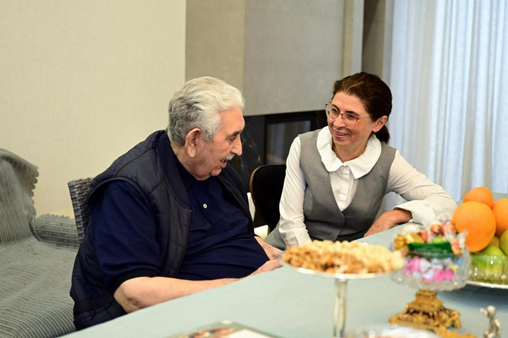 Xalq artisti Arif Babayevə Heydər Əliyev Mükafatı təqdim olunub<font color=red> - FOTOLAR</font>