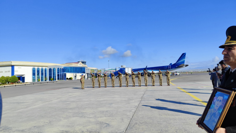 Şəhid Muxtar Bayram oğlu Məmmədovun nəşi Naxçıvana gətirilib<font color=red> - FOTOLAR</font>