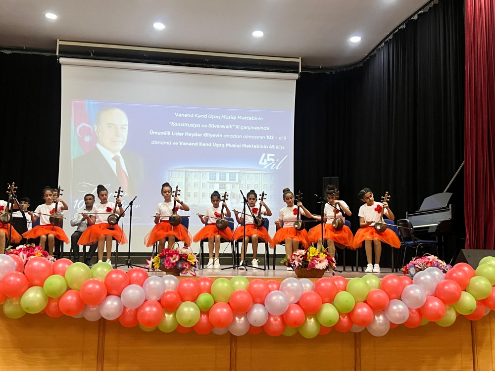 Vənənd Kənd Uşaq Musiqi Məktəbinin yaradılmasının 45 illiyinə həsr olunmuş konsert keçirilib<font color=red> - FOTOLAR</font>