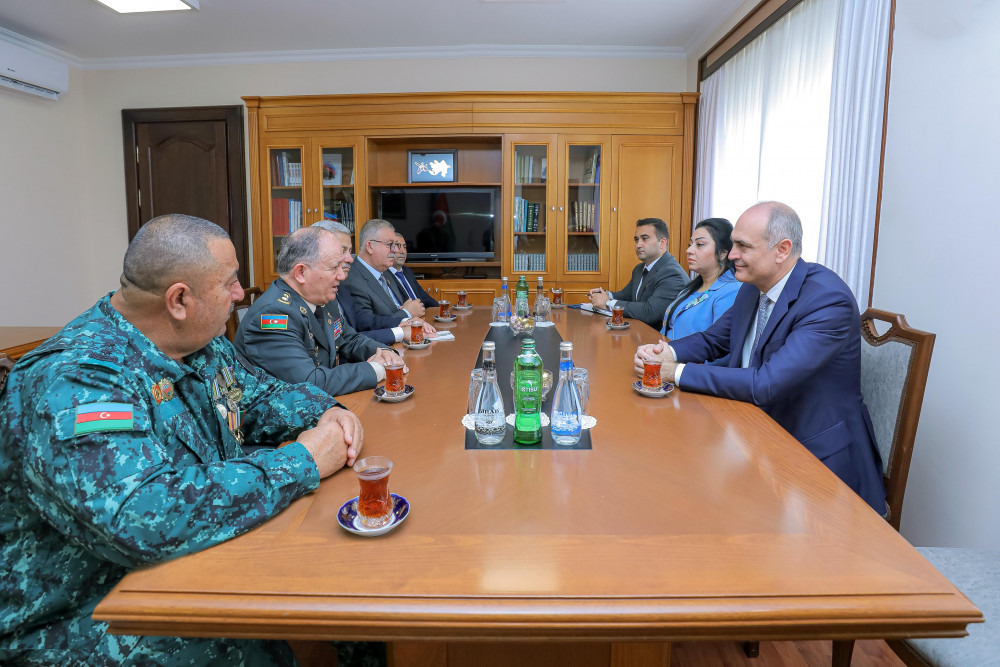 Ali Məclis sədrinin birinci müavini Azərbaycan Respublikası Müharibə, Əmək və Silahlı Qüvvələr Veteranları Təşkilatının sədri ilə görüşüb<font color=red> - FOTOLAR</font>