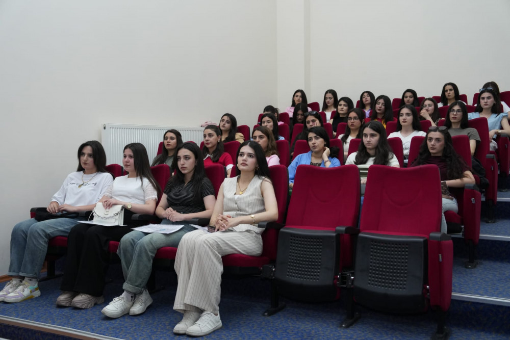 NDU-da “Konstitusiya və Suverenlik İli” çərçivəsində “Ümummilli Lider Heydər Əliyev müstəqil Azərbaycan Konstitusiyasının müəllifidir” mövzusunda tədbir keçirilib<font color=red> - FOTOLAR</font>