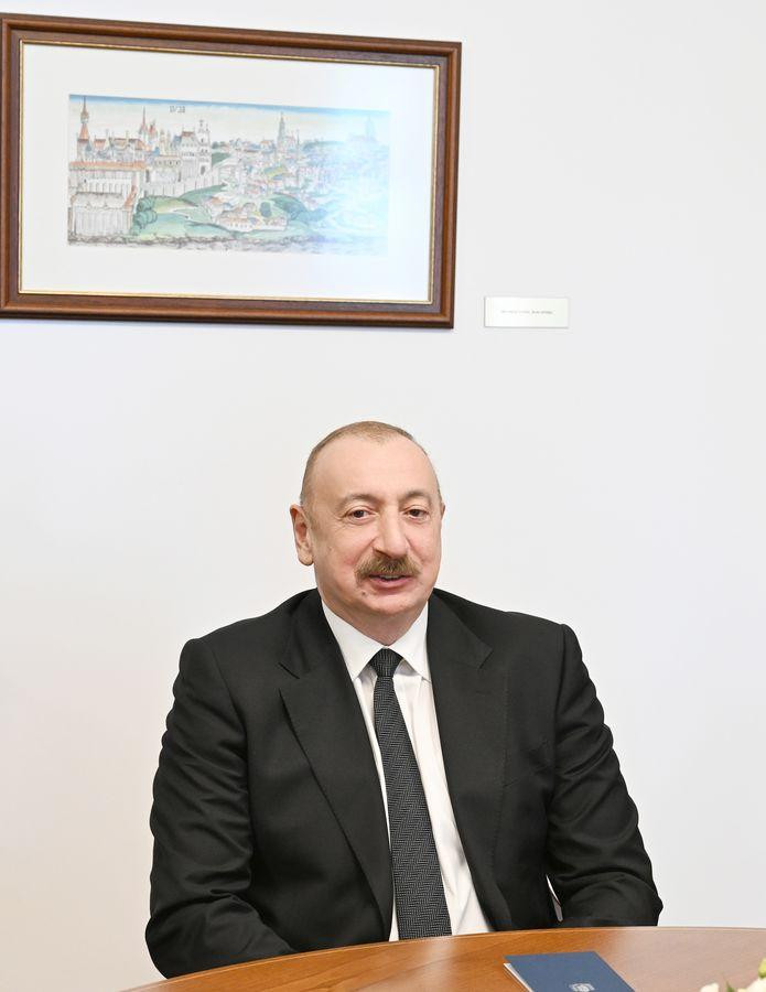 Azərbaycan Prezidentinin Budapeştdə Macarıstanın Baş naziri ilə məhdud tərkibdə görüşü olub<font color=red> - FOTOLAR</font>