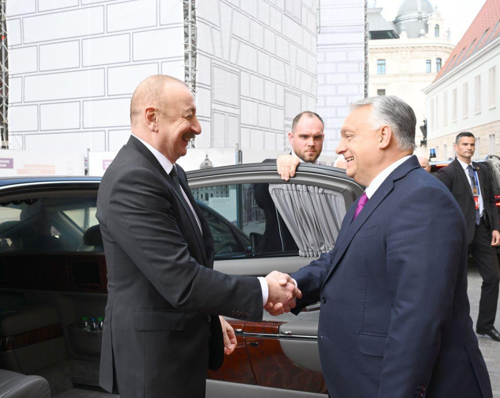 Azərbaycan Prezidentinin Budapeştdə Macarıstanın Baş naziri ilə məhdud tərkibdə görüşü olub<font color=red> - FOTOLAR</font>