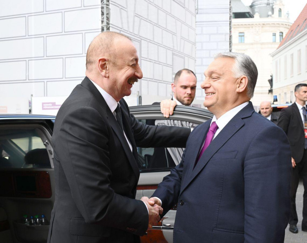 Azərbaycan Prezidentinin Budapeştdə Macarıstanın Baş naziri ilə məhdud tərkibdə görüşü olub<font color=red> - FOTOLAR</font>