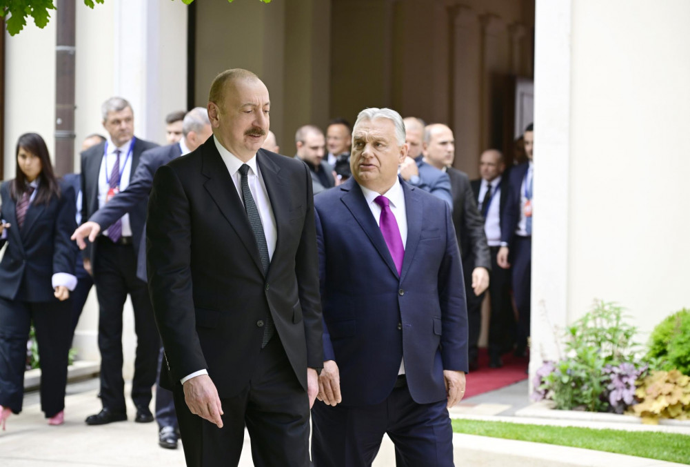 Azərbaycan Prezidentinin Budapeştdə Macarıstanın Baş naziri ilə məhdud tərkibdə görüşü olub<font color=red> - FOTOLAR</font>