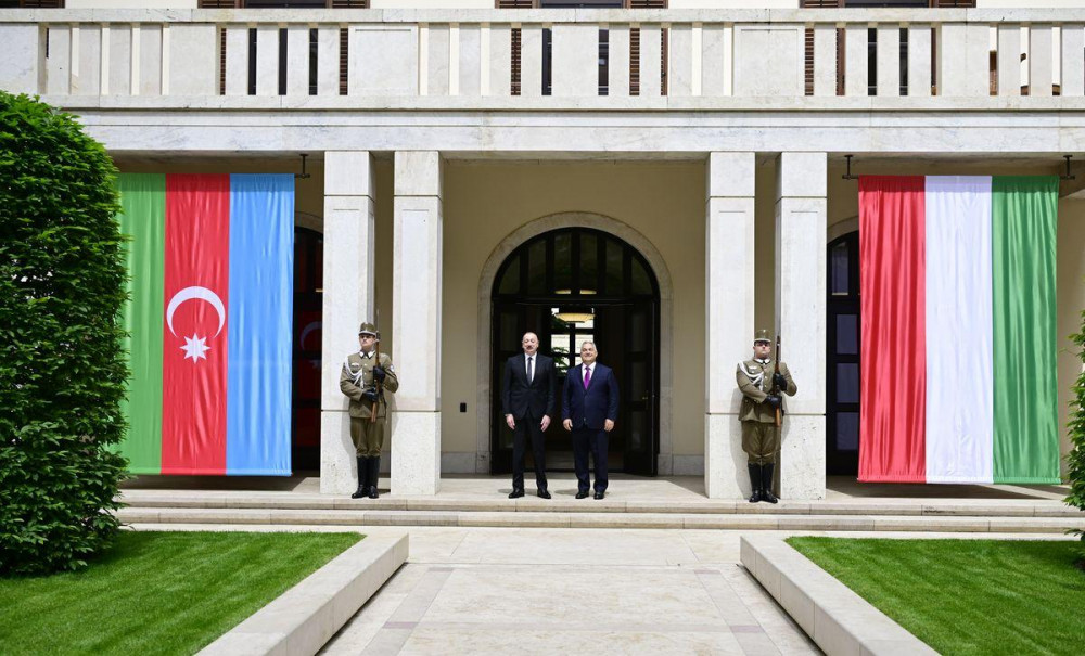 Azərbaycan Prezidentinin Budapeştdə Macarıstanın Baş naziri ilə məhdud tərkibdə görüşü olub<font color=red> - FOTOLAR</font>