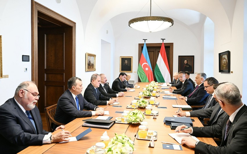 Budapeştdə Azərbaycan Prezidentinin Macarıstanın Baş naziri ilə geniş tərkibdə görüşü olub<font color=red> - FOTOLAR</font>