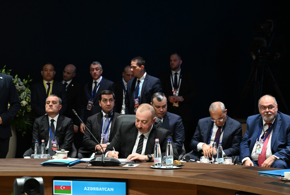 Budapeştdə Türk Dövlətləri Təşkilatının Dövlət başçılarının qeyri-rəsmi Zirvə görüşü keçirilib <font color='red'> - YENİLƏNİB 3</font><font color=red> - FOTOLAR</font>