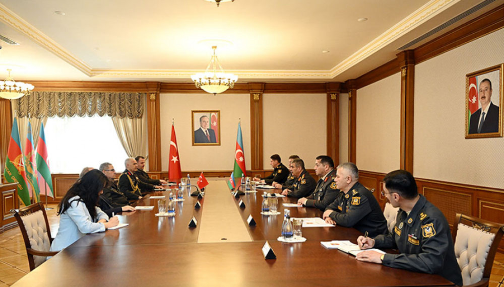 Azərbaycan-Türkiyə hərbi əməkdaşlığının inkişaf perspektivləri müzakirə olunub<font color=red> - FOTOLAR</font>