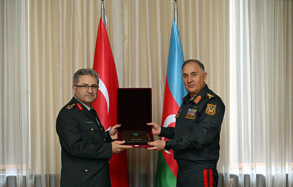 Azərbaycan-Türkiyə hərbi əməkdaşlığının inkişaf perspektivləri müzakirə olunub<font color=red> - FOTOLAR</font>